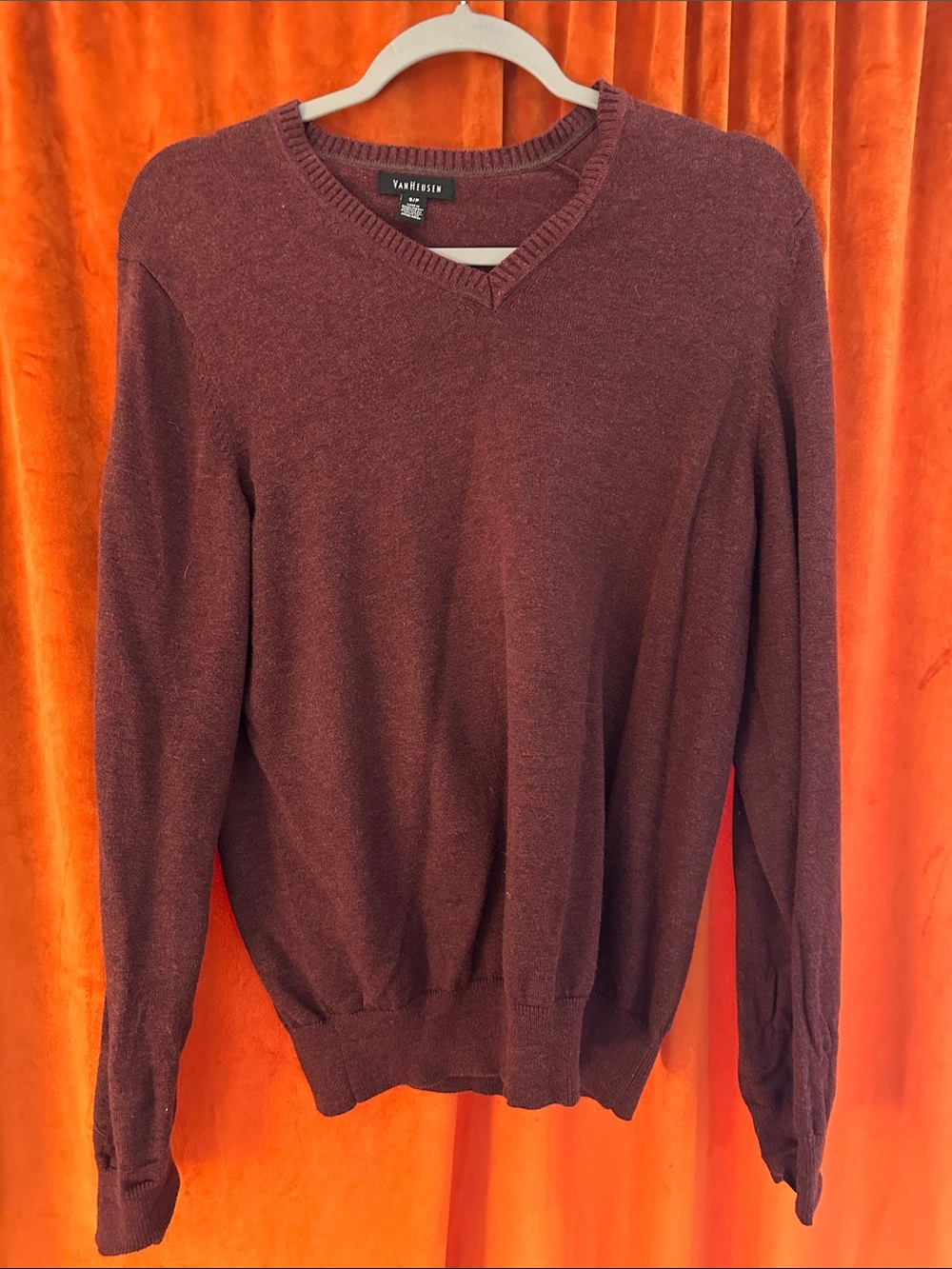 Van Heusen Men's V-Neck Sweater in Burgundy Wine size small